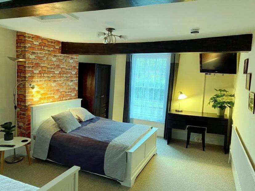 The Dove Inn Micheldever エクステリア 写真