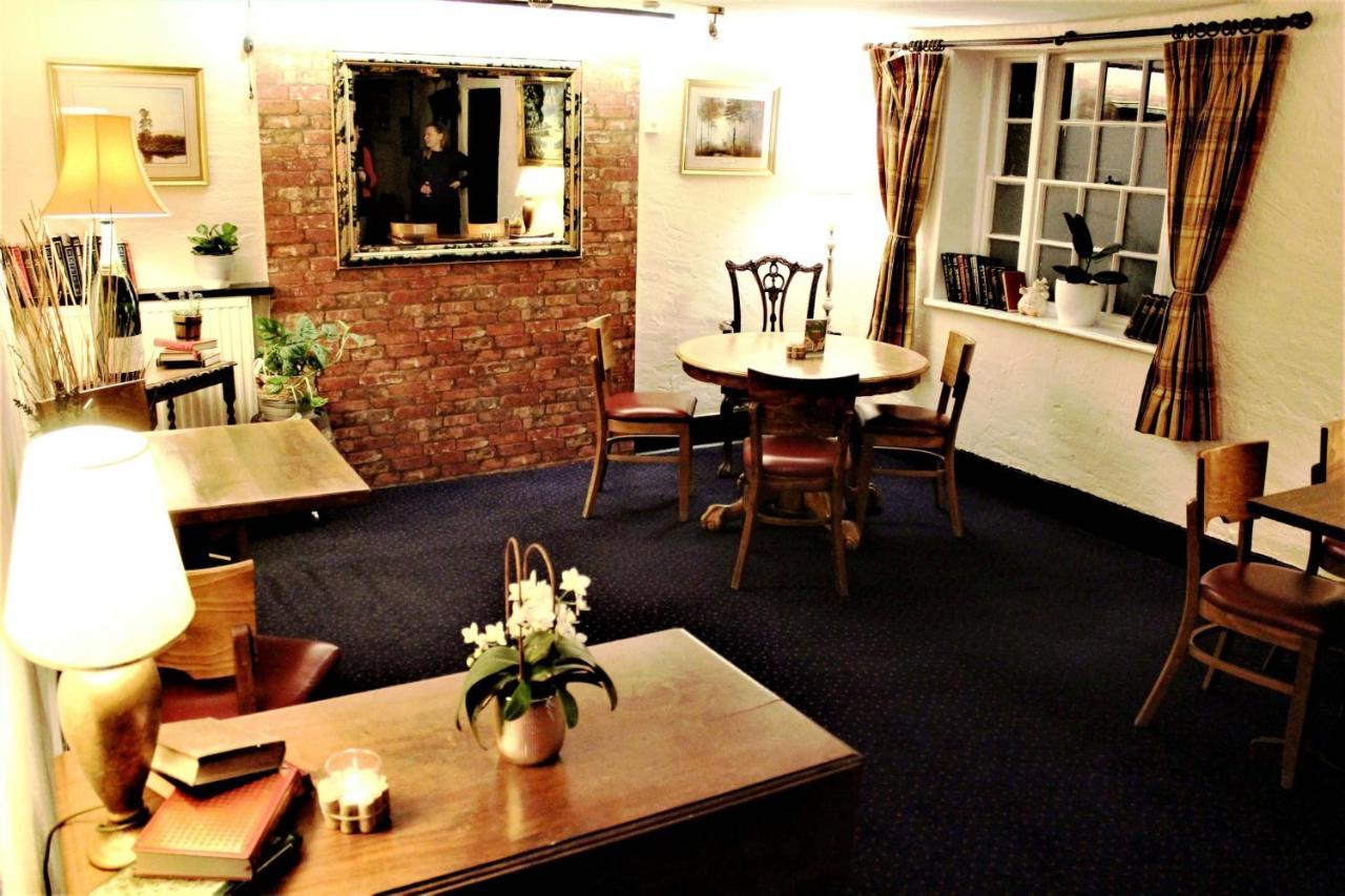 The Dove Inn Micheldever エクステリア 写真