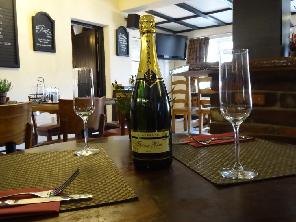 The Dove Inn Micheldever エクステリア 写真